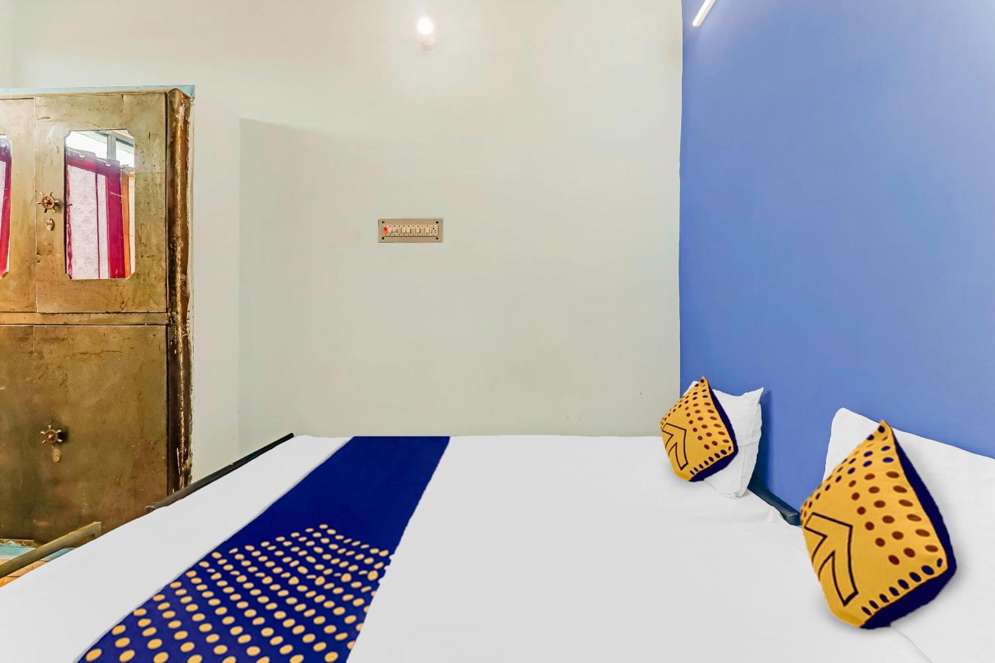 Spot On 81122 Saket Honest Hotel Ayodhya Eksteriør bilde