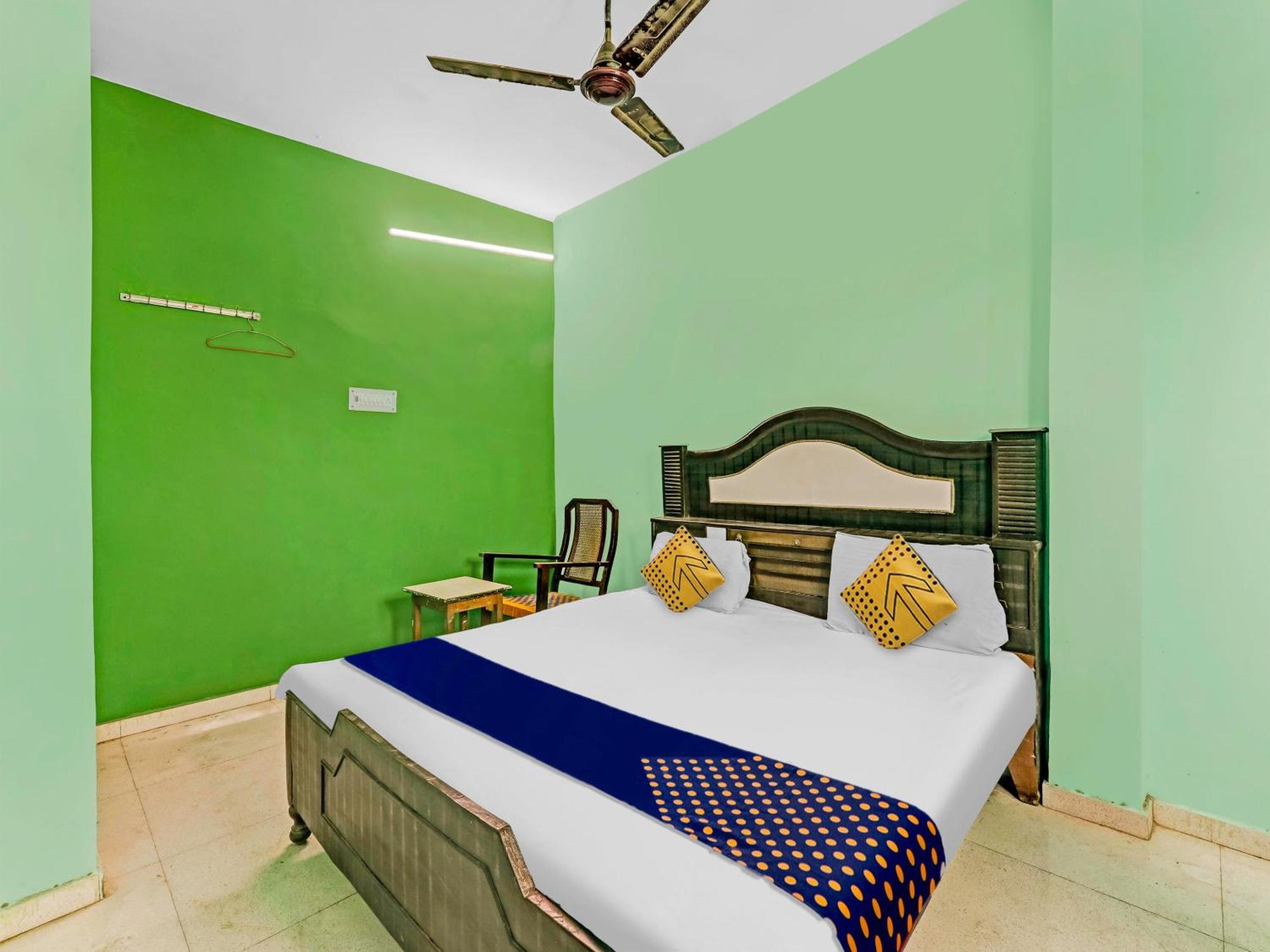 Spot On 81122 Saket Honest Hotel Ayodhya Eksteriør bilde